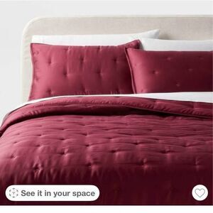 Threshold wine red Queen/Full Comforter NEW